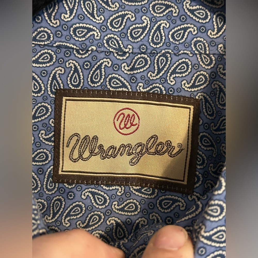 Wrangler Blue Paisley Rodeo Concert Large button up - Picture 3 of 6